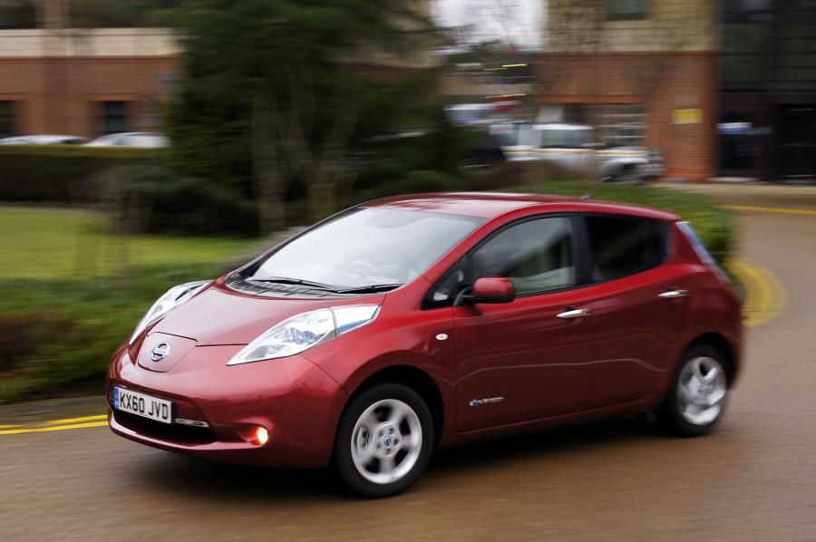  Nissan Leaf 2011 года  (UK) (фото 9 из 14)